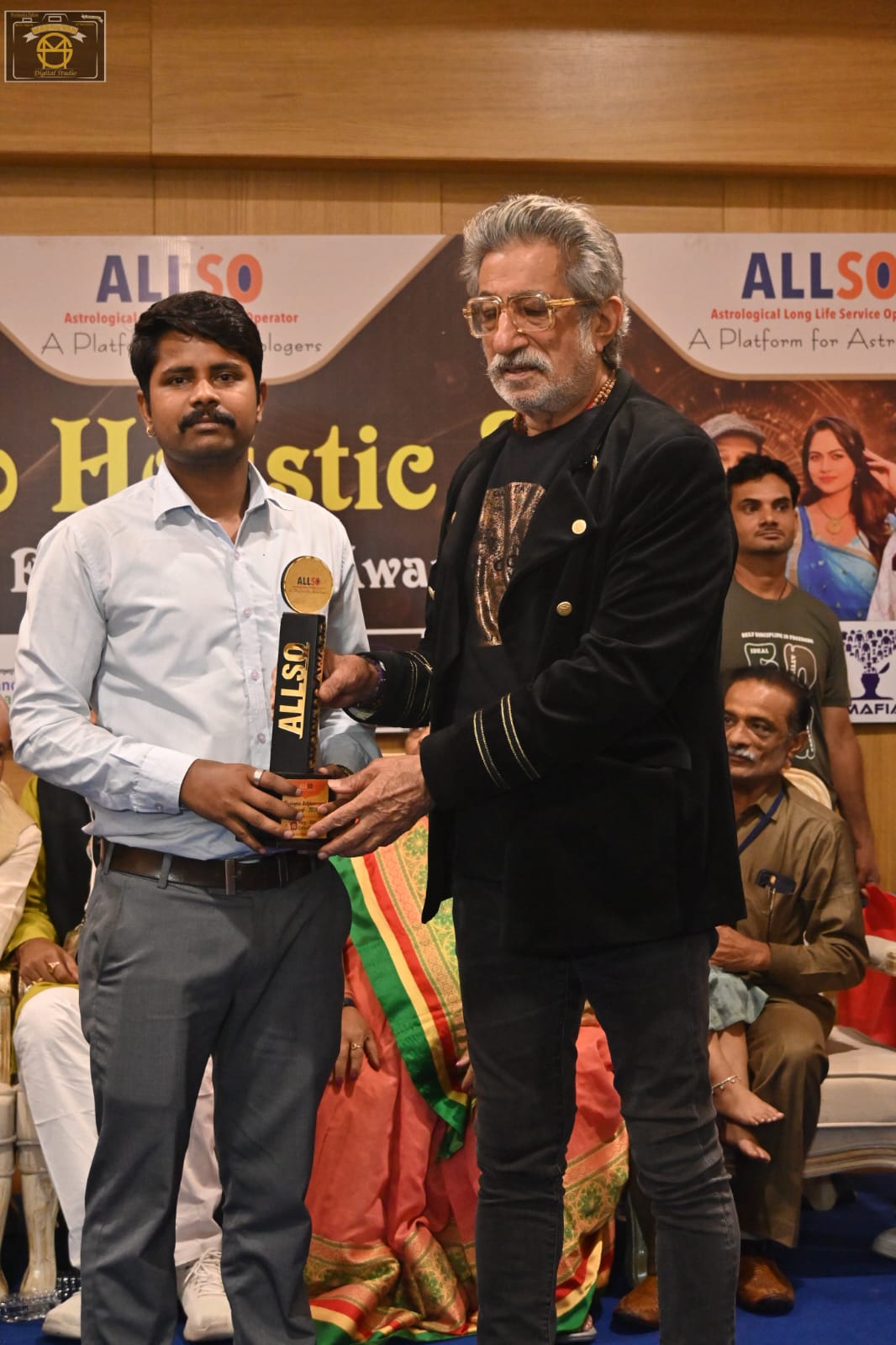 Award ceremony photo 3