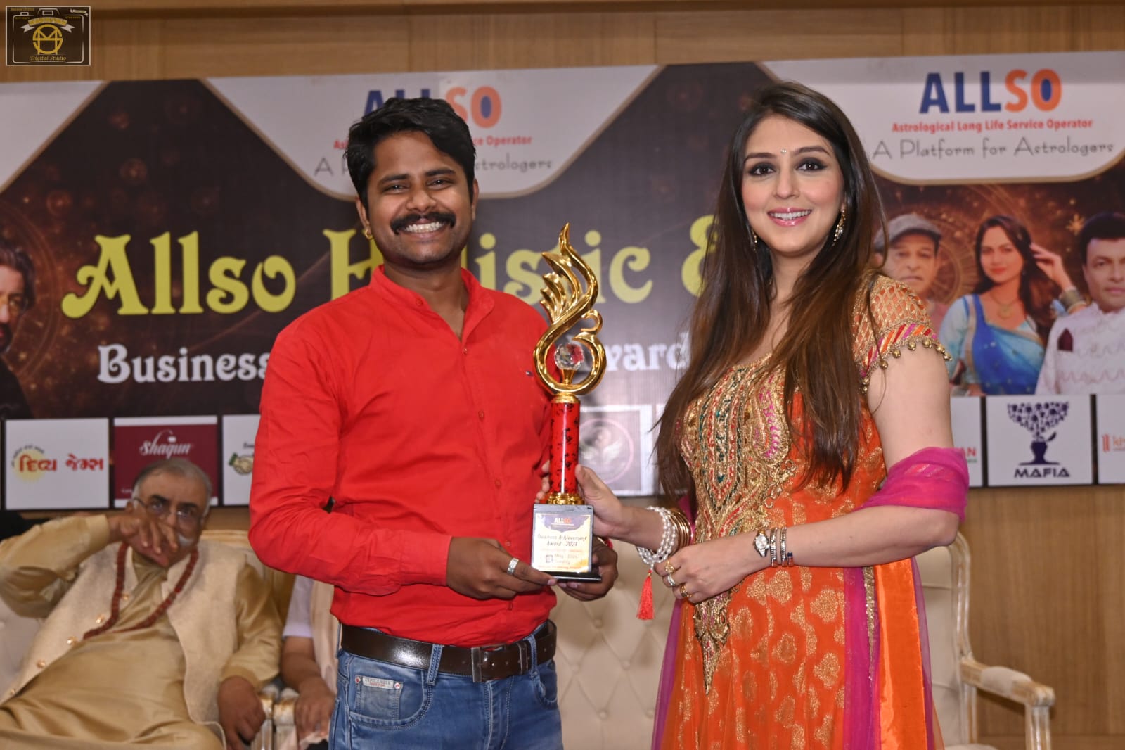 Award ceremony photo 4