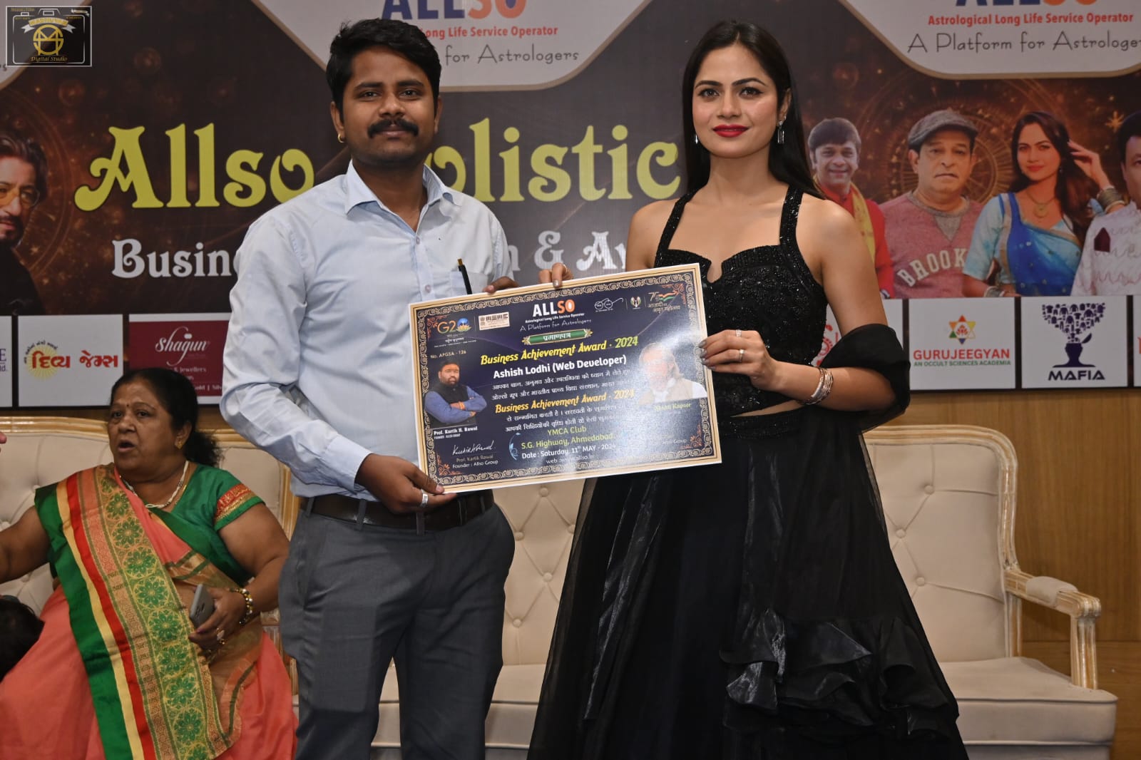 Award ceremony photo 5
